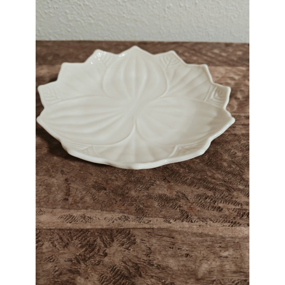 Vintage Anchor Hocking Lotus Leaf White Dessert/Salad 8" Plate
